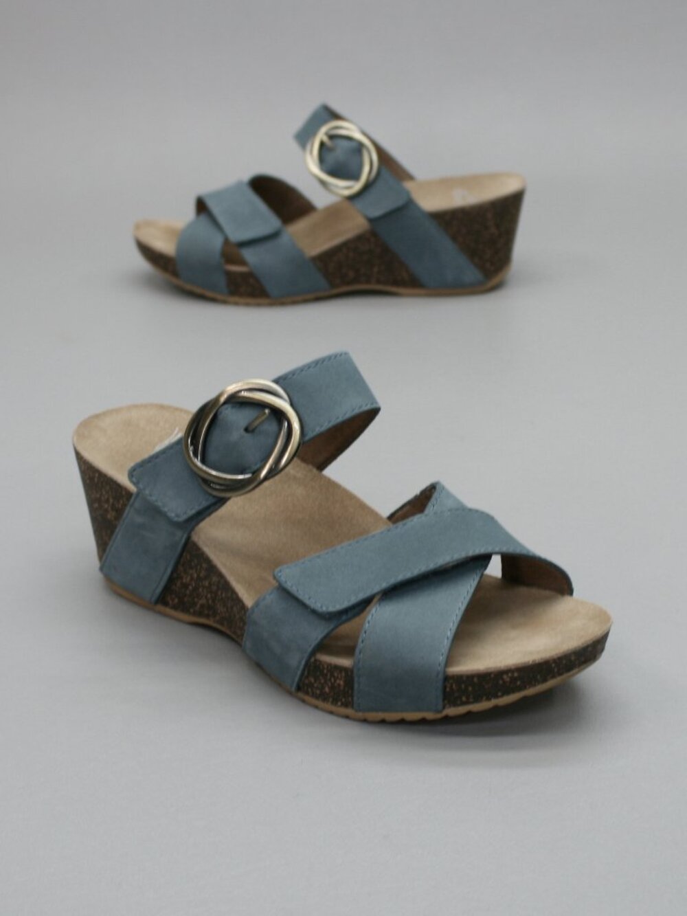 Dansko 39 Ladies (8.5-9) Susie Blue Milled Nubuck Wedge Heels Hoop Loop Sandals